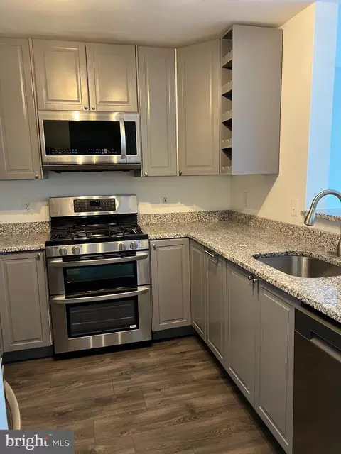 5573 Seminary Rd #305, Falls Church, VA 22041