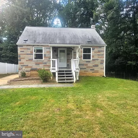 7806 Oak St, Falls Church, VA 22043