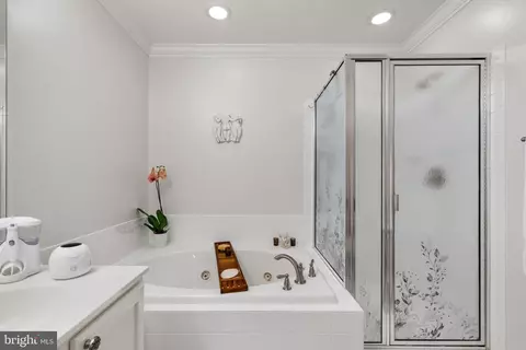 Bath - 9080 Arch Hall Rd, Lorton, VA 22079 photo 5 of 7