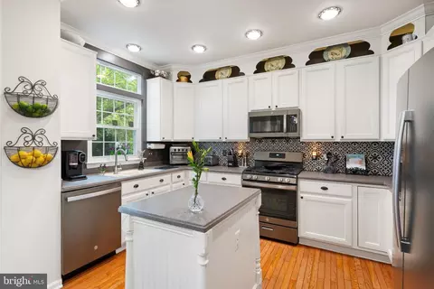 Kitchen - 9080 Arch Hall Rd, Lorton, VA 22079 photo 3 of 6