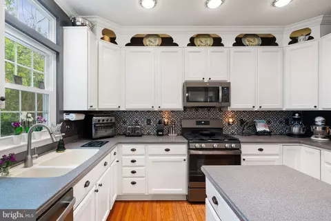 Kitchen - 9080 Arch Hall Rd, Lorton, VA 22079 photo 4 of 6