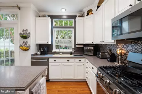 Kitchen - 9080 Arch Hall Rd, Lorton, VA 22079 photo 5 of 6