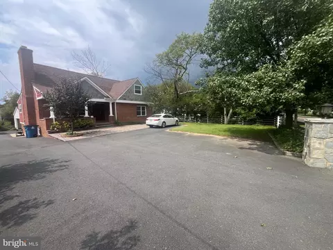 2836 Cedar Ln, Vienna, VA 22180