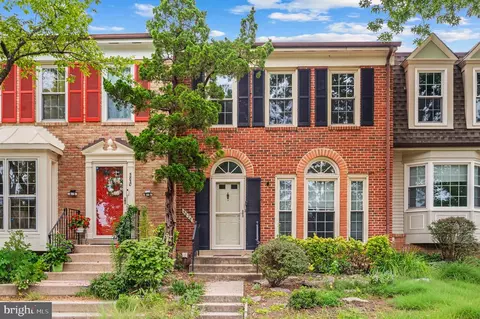 5828 Apsley House Ct, Alexandria, VA 22310