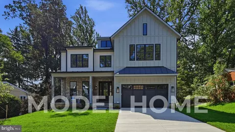 2228 Primrose Dr, Falls Church, VA 22046
