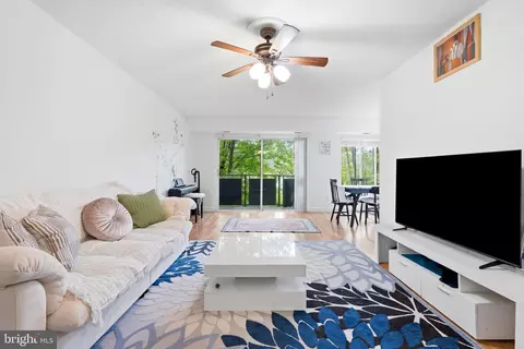 3100 S Manchester St #632, Falls Church, VA 22044