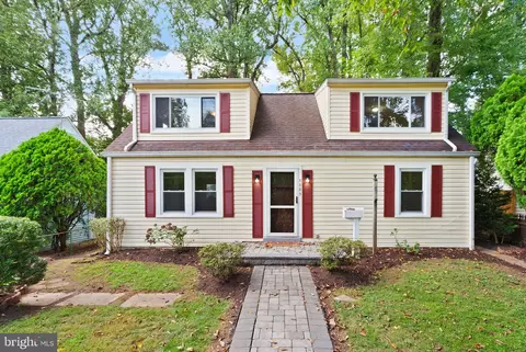 6909 Custis Pkwy, Falls Church, VA 22042