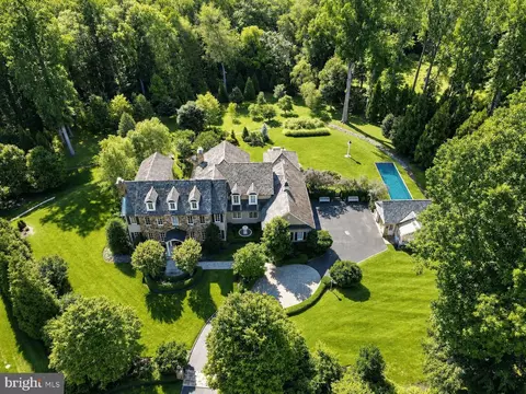 9698 Mill Ridge Ln, Great Falls, VA 22066