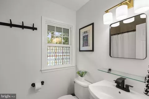 Bath - 6106 Roxbury Ave, Springfield, VA 22152 photo 4 of 5
