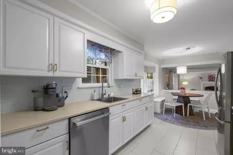 Kitchen - 6106 Roxbury Ave, Springfield, VA 22152 photo 2 of 3