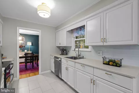 Kitchen - 6106 Roxbury Ave, Springfield, VA 22152 photo 3 of 3