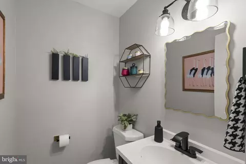 Bath - 6106 Roxbury Ave, Springfield, VA 22152 photo 1 of 5