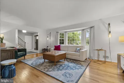 Living - 6106 Roxbury Ave, Springfield, VA 22152 photo 1 of 4