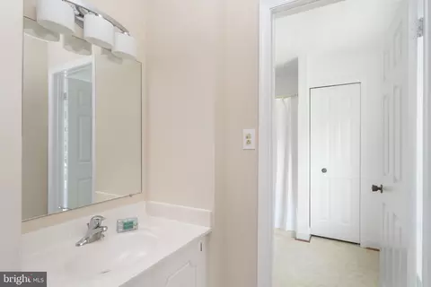 Bath - 9511 Shipwright Dr, Burke, VA 22015 photo 2 of 3