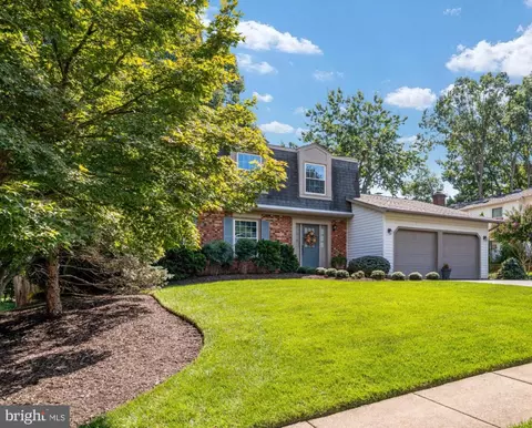 Exterior - 9511 Shipwright Dr, Burke, VA 22015 photo 2 of 15