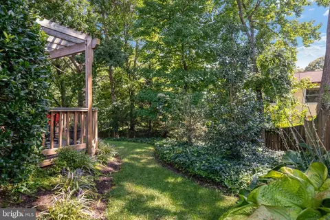 Exterior - 9511 Shipwright Dr, Burke, VA 22015 photo 11 of 15