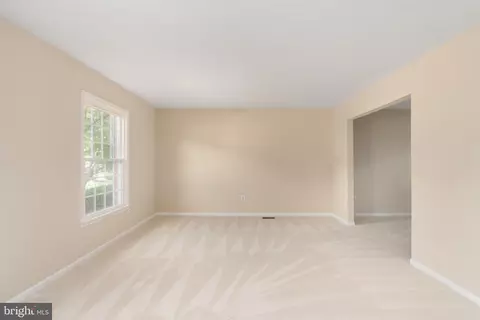 Living - 9511 Shipwright Dr, Burke, VA 22015 photo 2 of 6