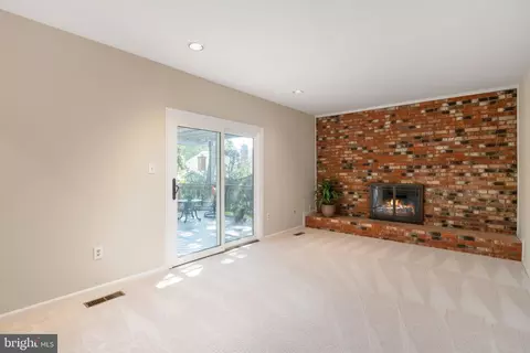 Living - 9511 Shipwright Dr, Burke, VA 22015 photo 6 of 6