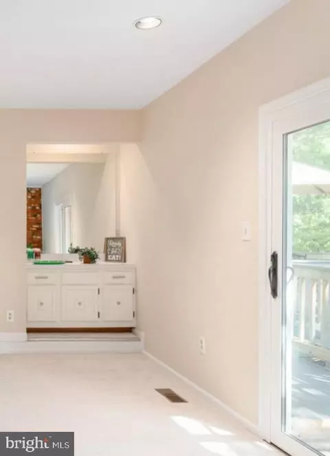 Entry Way - 9511 Shipwright Dr, Burke, VA 22015 photo 4 of 8