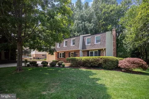 4836 Gainsborough Dr, Fairfax, VA 22032