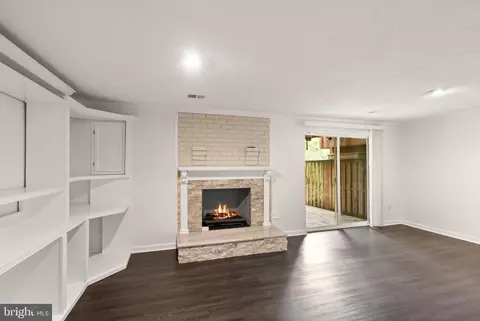 Living - 9507 Burdett Rd, Burke, VA 22015 photo 4 of 6