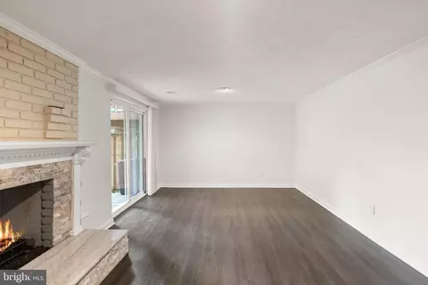 Living - 9507 Burdett Rd, Burke, VA 22015 photo 5 of 6