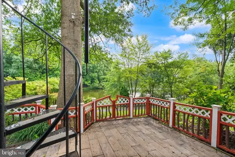 Exterior - 9507 Burdett Rd, Burke, VA 22015 photo 2 of 8