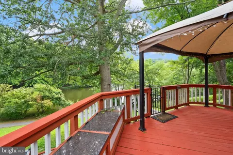 Exterior - 9507 Burdett Rd, Burke, VA 22015 photo 6 of 8