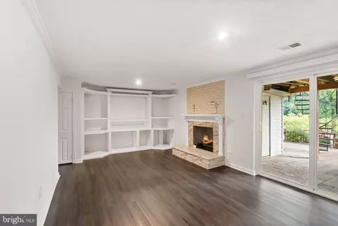 Living - 9507 Burdett Rd, Burke, VA 22015 photo 6 of 6