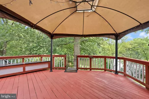 Exterior - 9507 Burdett Rd, Burke, VA 22015 photo 5 of 8