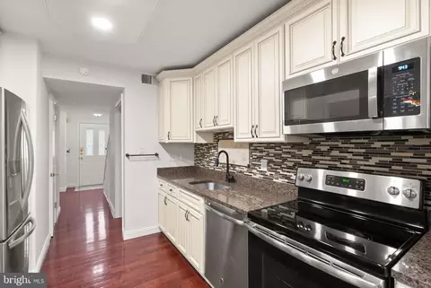 Entry Way - 9507 Burdett Rd, Burke, VA 22015 photo 1 of 3