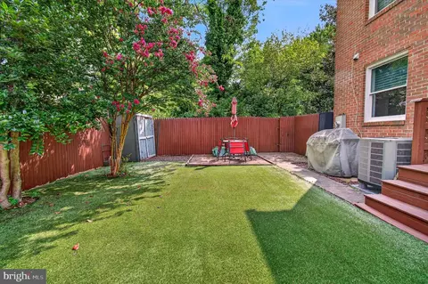 Exterior - 7026 Leebrad St, Springfield, VA 22151 photo 4 of 5