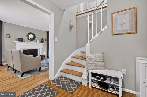 Entry Way - 7026 Leebrad St, Springfield, VA 22151 photo 2 of 4