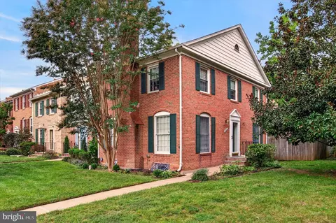 Exterior - 7026 Leebrad St, Springfield, VA 22151 photo 3 of 5