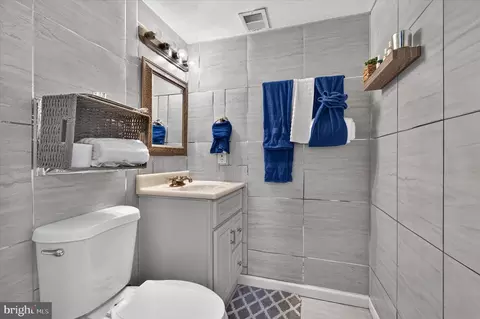 Bath - 7026 Leebrad St, Springfield, VA 22151 photo 4 of 4