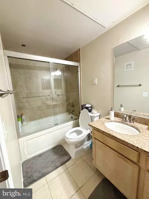 Bath - 1581 Spring Gate Dr #5207, Mclean, VA 22102 photo 1 of 1