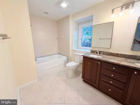 Bath - 8853 Applecross Ln, Springfield, VA 22153 photo 2 of 4