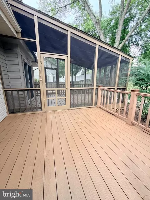 Exterior - 8853 Applecross Ln, Springfield, VA 22153 photo 3 of 8