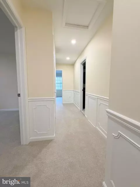 Entry Way - 8853 Applecross Ln, Springfield, VA 22153 photo 3 of 4