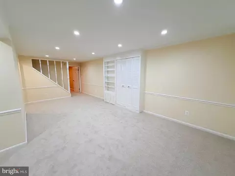 Living - 8853 Applecross Ln, Springfield, VA 22153 photo 5 of 5