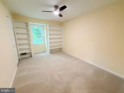 Bedroom - 8853 Applecross Ln, Springfield, VA 22153 photo 3 of 7