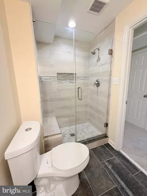 Bath - 8853 Applecross Ln, Springfield, VA 22153 photo 4 of 4