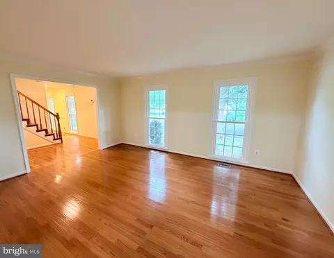 Living - 8853 Applecross Ln, Springfield, VA 22153 photo 1 of 5