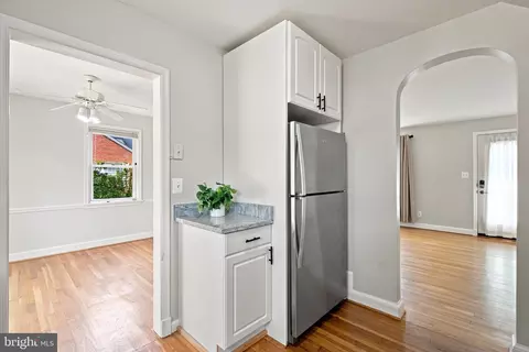 Entry Way - 6106 Clearbrook Dr, Springfield, VA 22150 photo 1 of 2