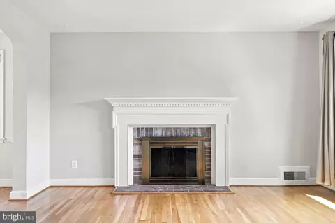 Living - 6106 Clearbrook Dr, Springfield, VA 22150 photo 3 of 5