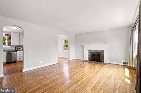 Living - 6106 Clearbrook Dr, Springfield, VA 22150 photo 4 of 5