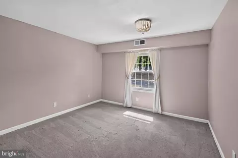 Bedroom - 5905 Noblestown Rd #F, Springfield, VA 22152 photo 3 of 4