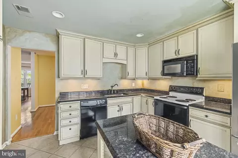 Kitchen - 9019 Golden Leaf Ct, Springfield, VA 22153 photo 4 of 4