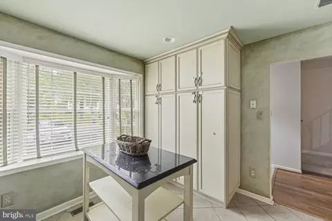 Entry Way - 9019 Golden Leaf Ct, Springfield, VA 22153 photo 2 of 5