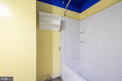 Bath - 9019 Golden Leaf Ct, Springfield, VA 22153 photo 3 of 3